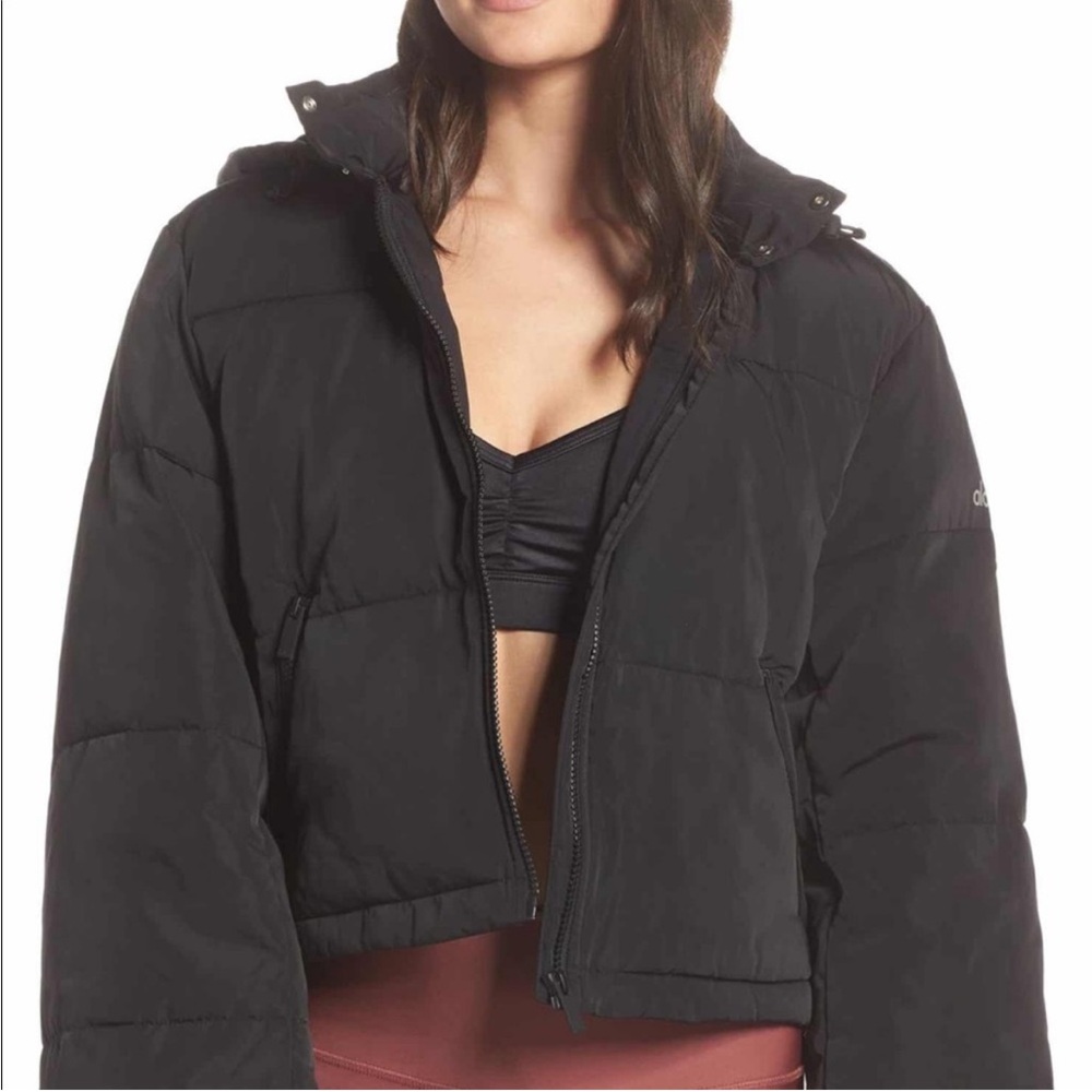 Alo yoga cropped introspective puffer jacket size small